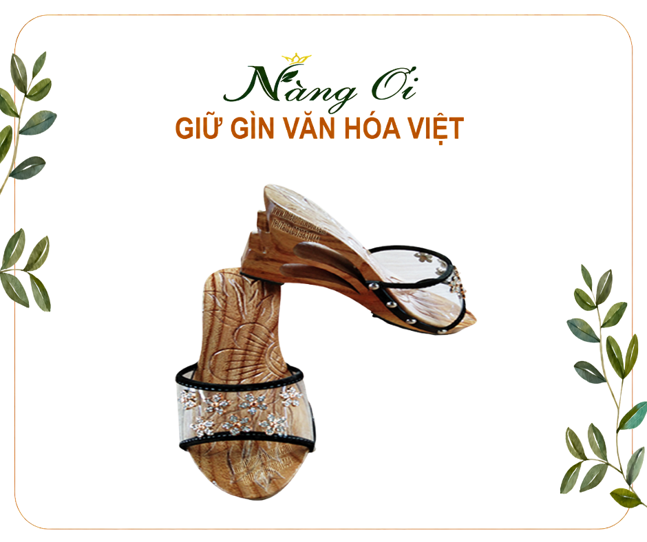guốc gỗ chạm hoa văn ở lòng guốc tinh tế 